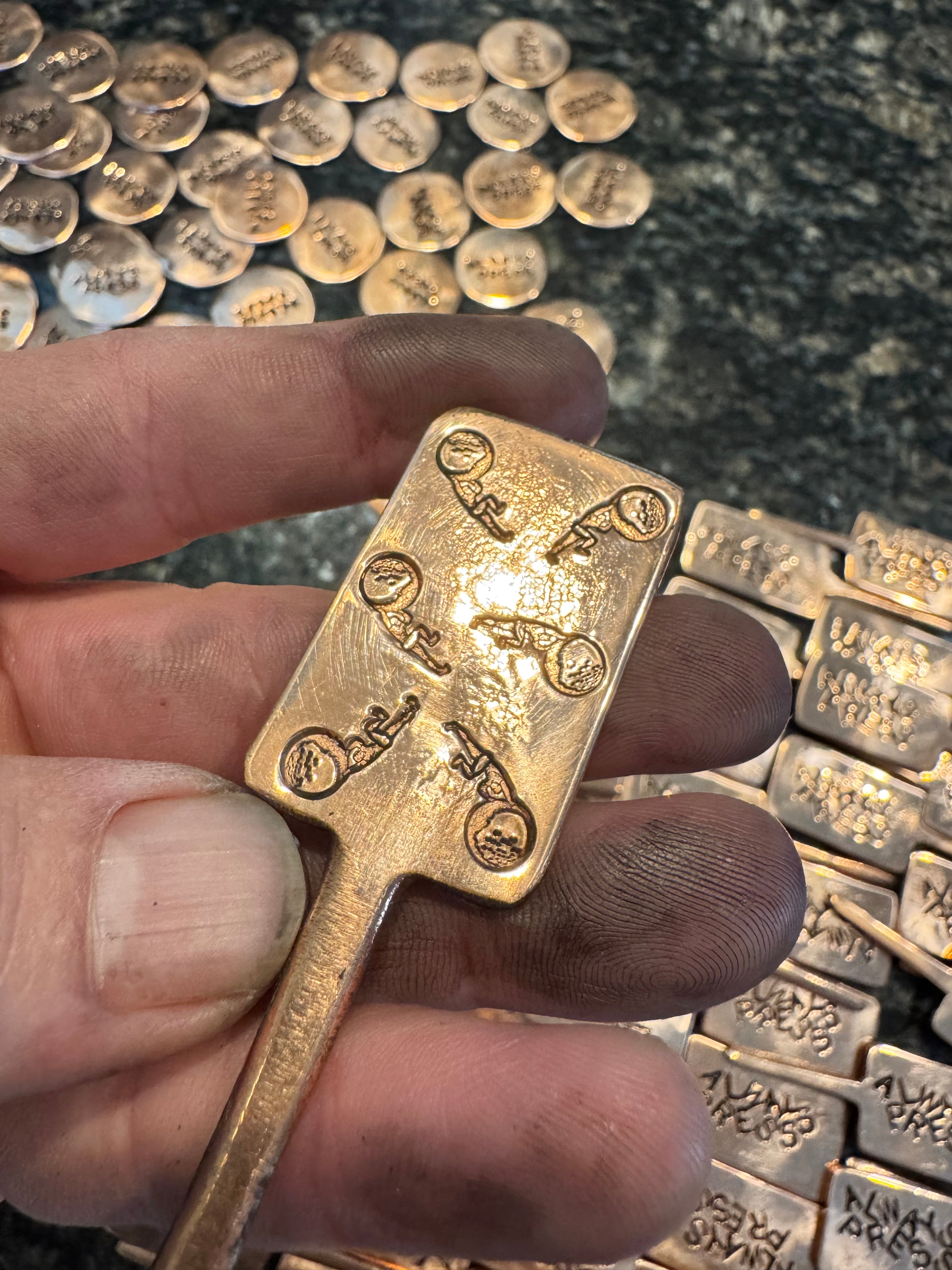The ALWAYS PRESS Pressman divot tool